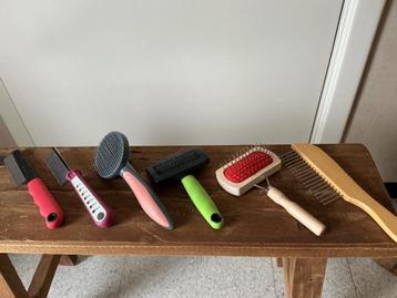 Set kammen en borstels hond 4€ beschikbaar voor biedingen