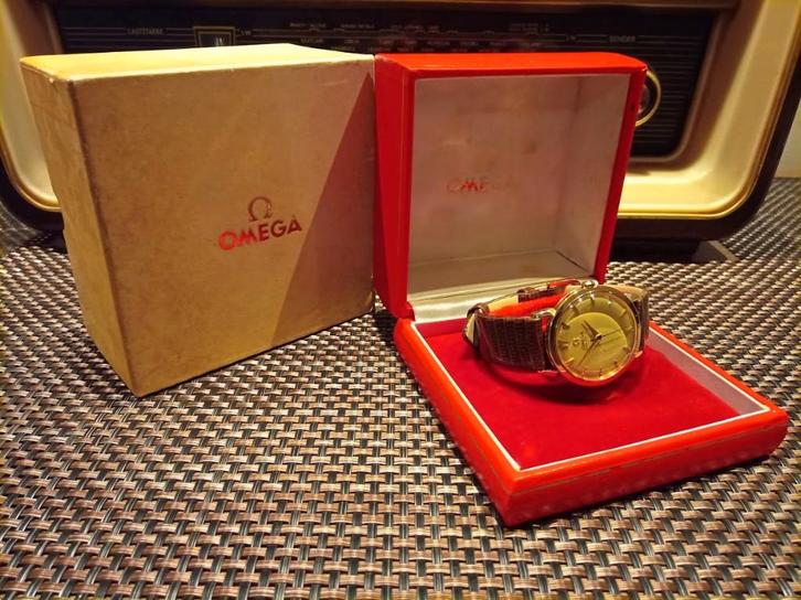 Vintage 14k Omega "bumper" 2710, Bijoux, Sacs & Beauté, Montres | Anciennes | Antiquités, Montre-bracelet, Omega, Or, 1930 à 1960