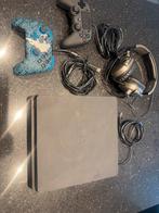 PlayStation 4 met 2 controllers en koptelefoon, Games en Spelcomputers, Ophalen, Zo goed als nieuw, Met 2 controllers