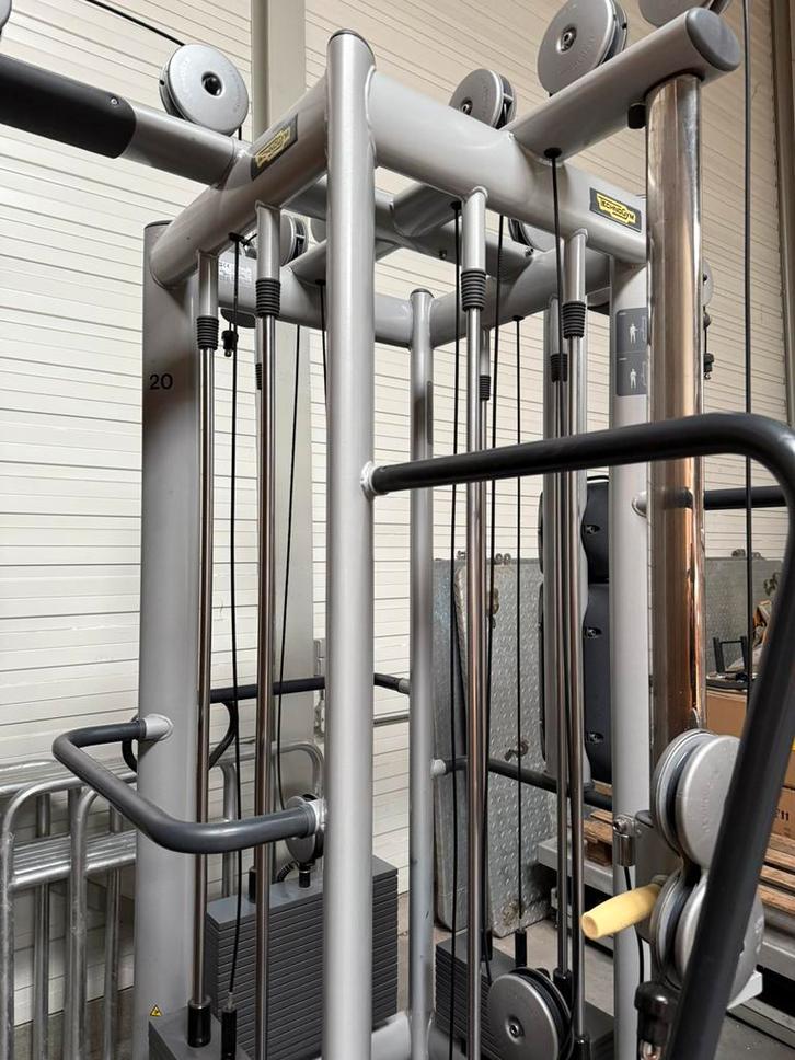 Technogym 4 stack nu 2500 euro incl. accessoires twv 500€, Sport en Fitness, Fitnessmaterialen, Zo goed als nieuw, Fitnessbank