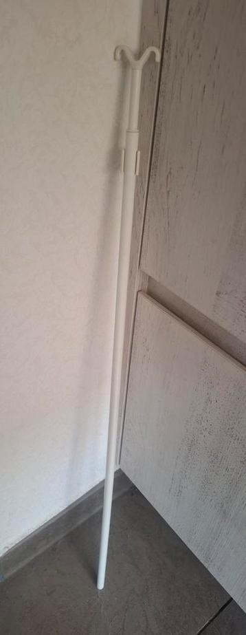 Trekstang rolgordijnen beschikbaar voor biedingen