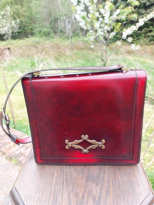 Vintage/leder/wijnrode/tas/groene satin voering, Handtassen en Accessoires, Tassen | Damestassen, Gebruikt, Ophalen of Verzenden