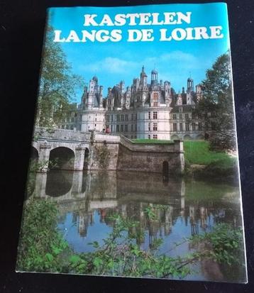 boek kastelen langs de Loire  beschikbaar voor biedingen