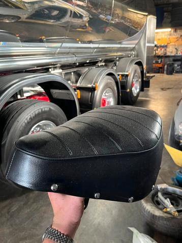 Monkey zadel en overige onderdelen beschikbaar voor biedingen