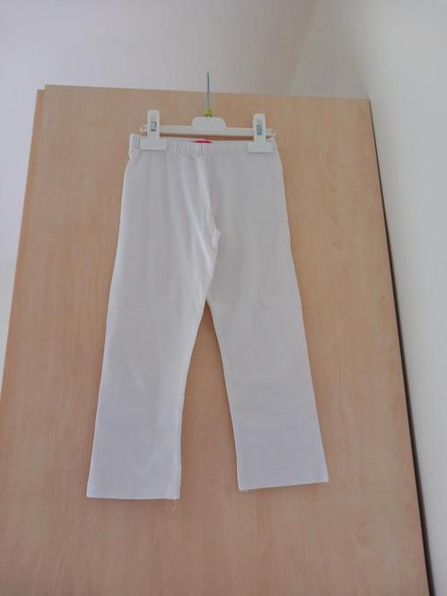 Witte capri broek/driekwart legging maat 134/140 als nieuw, Kinderen en Baby's, Kinderkleding | Maat 134, Zo goed als nieuw, Meisje