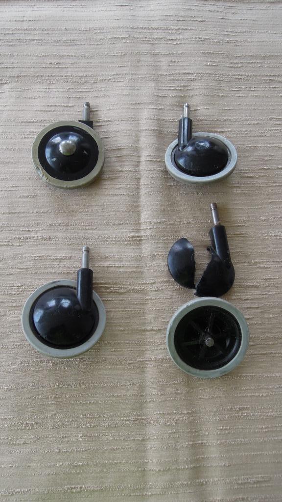 IK ZOEK 1 of 4 wieltjes voor serveertafeltje / roltafeltje, Huis en Inrichting, Woonaccessoires | Overige, Ophalen