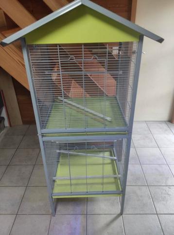Dubbele vogelkooi beschikbaar voor biedingen