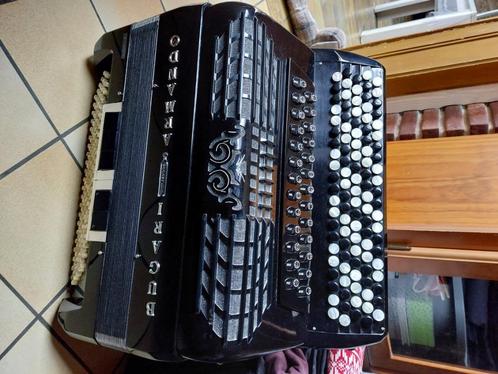 Accordéon BUGARI, Muziek en Instrumenten, Overige Muziek en Instrumenten, Zo goed als nieuw, Ophalen
