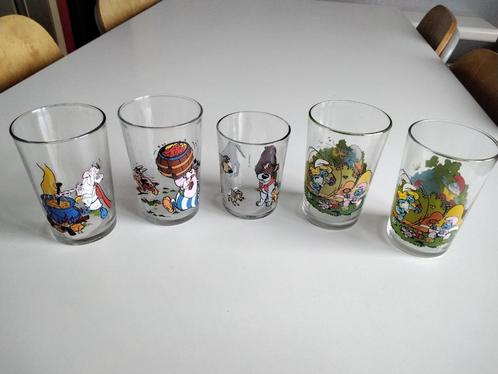 Lot de 5 verres pour enfants / Disney /Asterix/ Schtroumps.., Maison & Meubles, Cuisine | Vaisselle, Comme neuf, Verre ou Verres