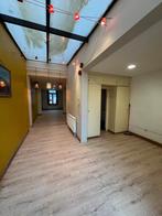 Antwerpen. Simpel duplex met 2 slaapkamers en koer