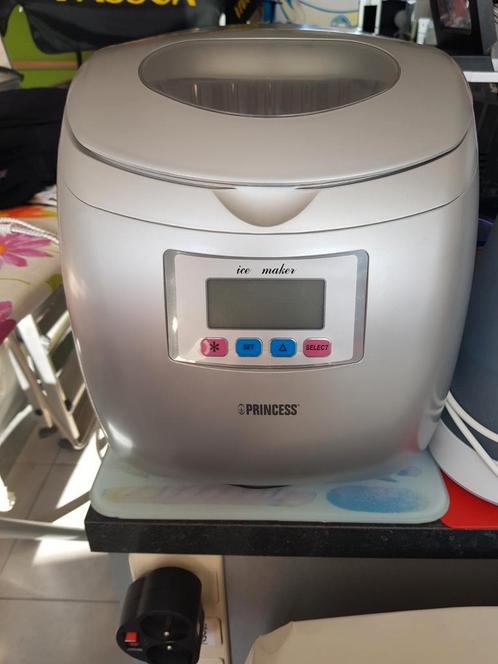 Ijsmaker princes, Elektronische apparatuur, IJsmachines, Zo goed als nieuw, Zelfvriezend, Ophalen
