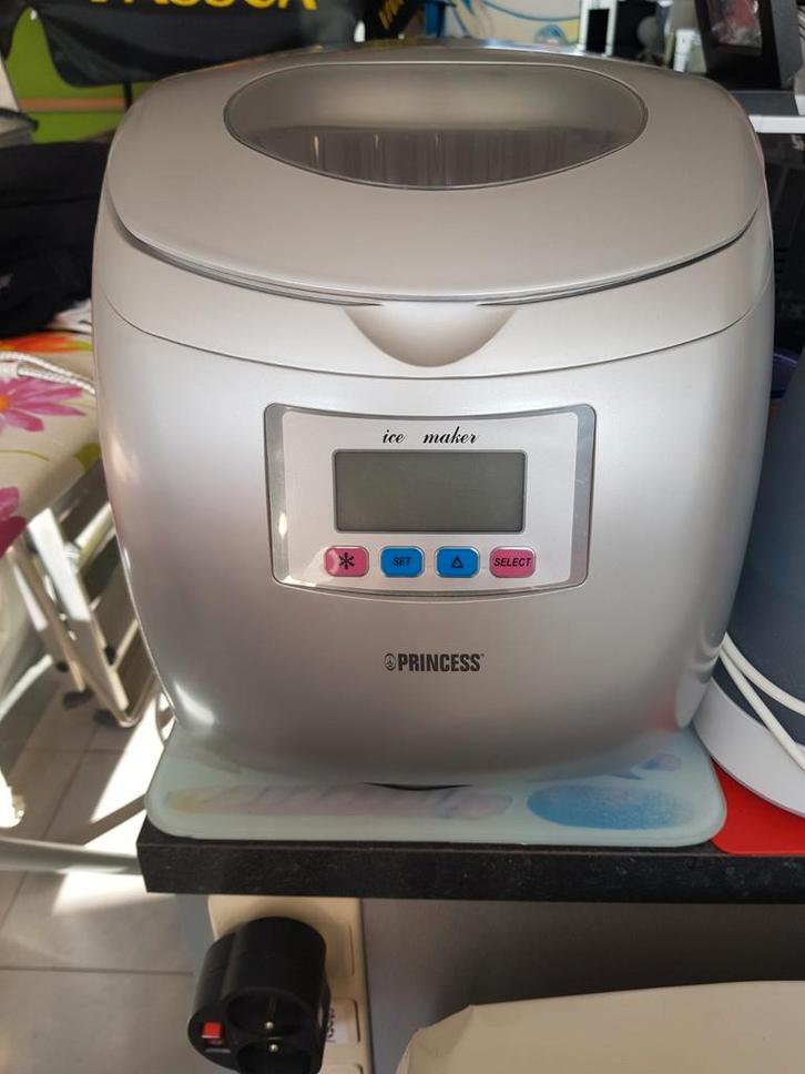 Ijsmaker princes, Elektronische apparatuur, IJsmachines, Zo goed als nieuw, Zelfvriezend, Ophalen
