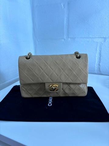 Chanel small classic flap - beige beschikbaar voor biedingen