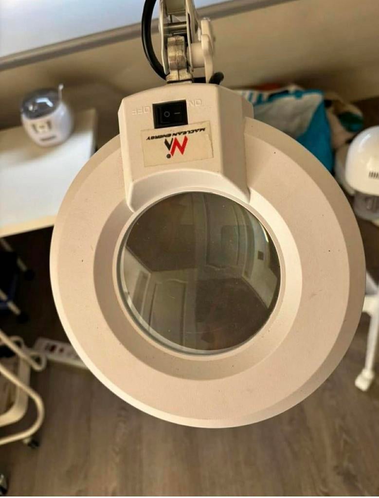 Loeplamp + allerlei verzorgingproducten, Wax,.. (zie foto’s), Elektronische apparatuur, Ophalen