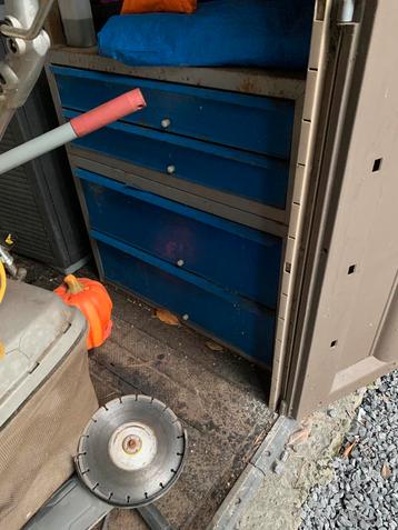 Garage stalen werkbank gereedschapsbank beschikbaar voor biedingen
