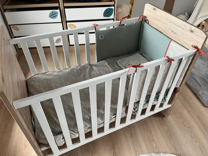 Berceau 2 en 1 + Table a Langer, Enfants & Bébés, Chambre d'enfant | Commodes & Armoires, Comme neuf, Commode, Enlèvement