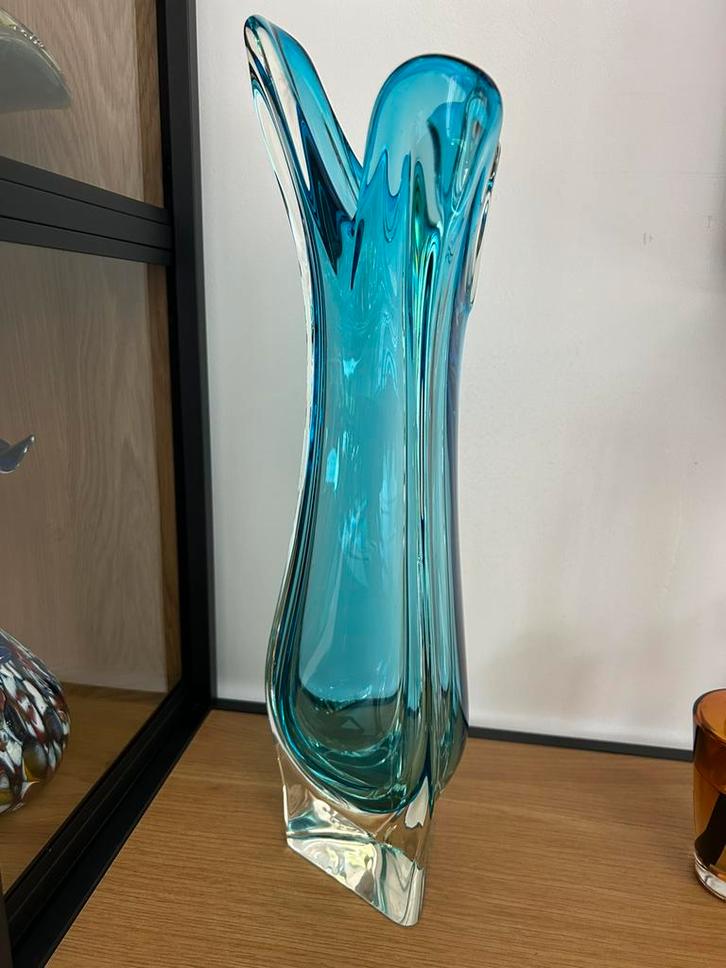 Fantastische grote  aquablauwe Murano Chambord vaas in glas, Antiek en Kunst, Antiek | Vazen, Ophalen