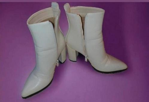 Bottines IDEAL Taille 37 en bon état 🕊🕊, Vêtements | Femmes, Chaussures, Comme neuf, Boots et Botinnes, Blanc, Enlèvement ou Envoi