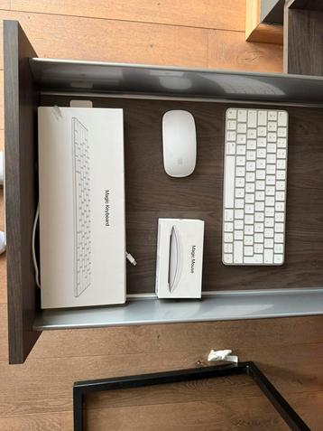 Toetsenbord en muis te koop, Informatique & Logiciels, Claviers, Comme neuf, Enlèvement, Autres dispositions, Apple