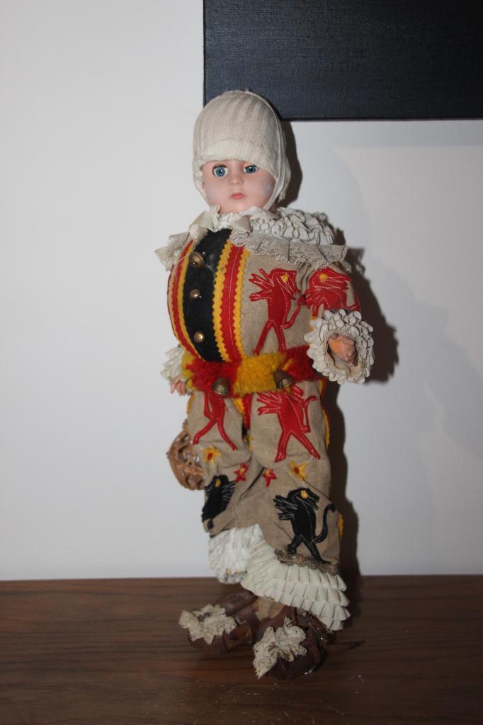 antieke pop Gille de Binche (1960) (+/- 44 cm), Verzamelen, Poppen, Zo goed als nieuw, Pop, Verzenden