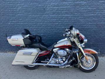 Harley Davidson electra glide ultra classic CVO achteruitvit disponible aux enchères