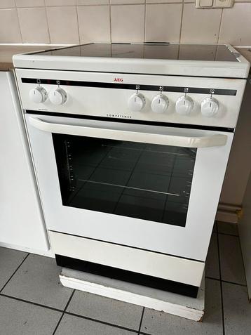 AEG elektrische oven en fornuis + dampkap. 