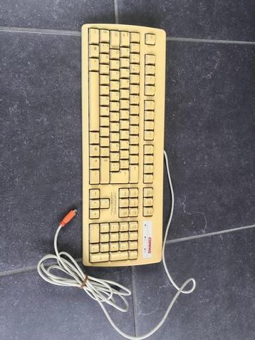 Gratis : Azerty toetsenbord met ronde fiche beschikbaar voor biedingen