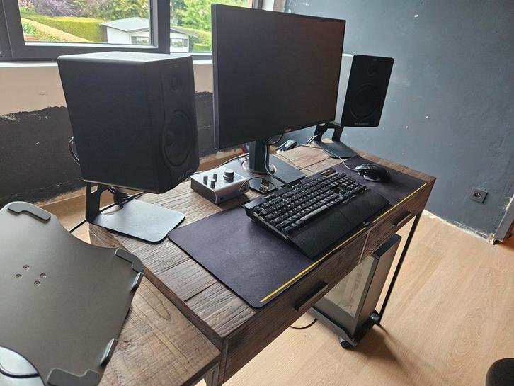 Bureau uit massief Olm hout, Huis en Inrichting, Bureaus, Gebruikt, Bureau, Ophalen