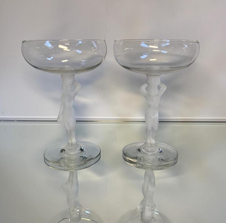 2 naakte vrouw champagne coupes Bayel Frankrijk, Antiek en Kunst, Antiek | Glaswerk en Kristal, Ophalen of Verzenden