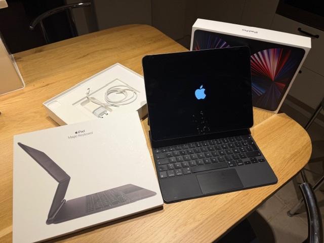 iPad Pro 12,9" M1 — 256 GB wifi + 5G + magisch toetsenbord, Computers en Software, Apple iPads, Zo goed als nieuw, Apple iPad Pro