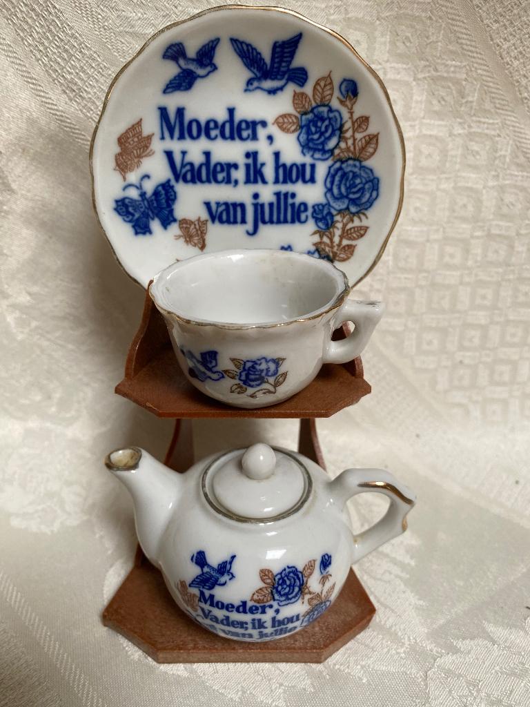 4 Bijzondere theesets op standaarden, Verzamelen, Religie, Ophalen of Verzenden, Zo goed als nieuw, Overige typen, Christendom | Katholiek