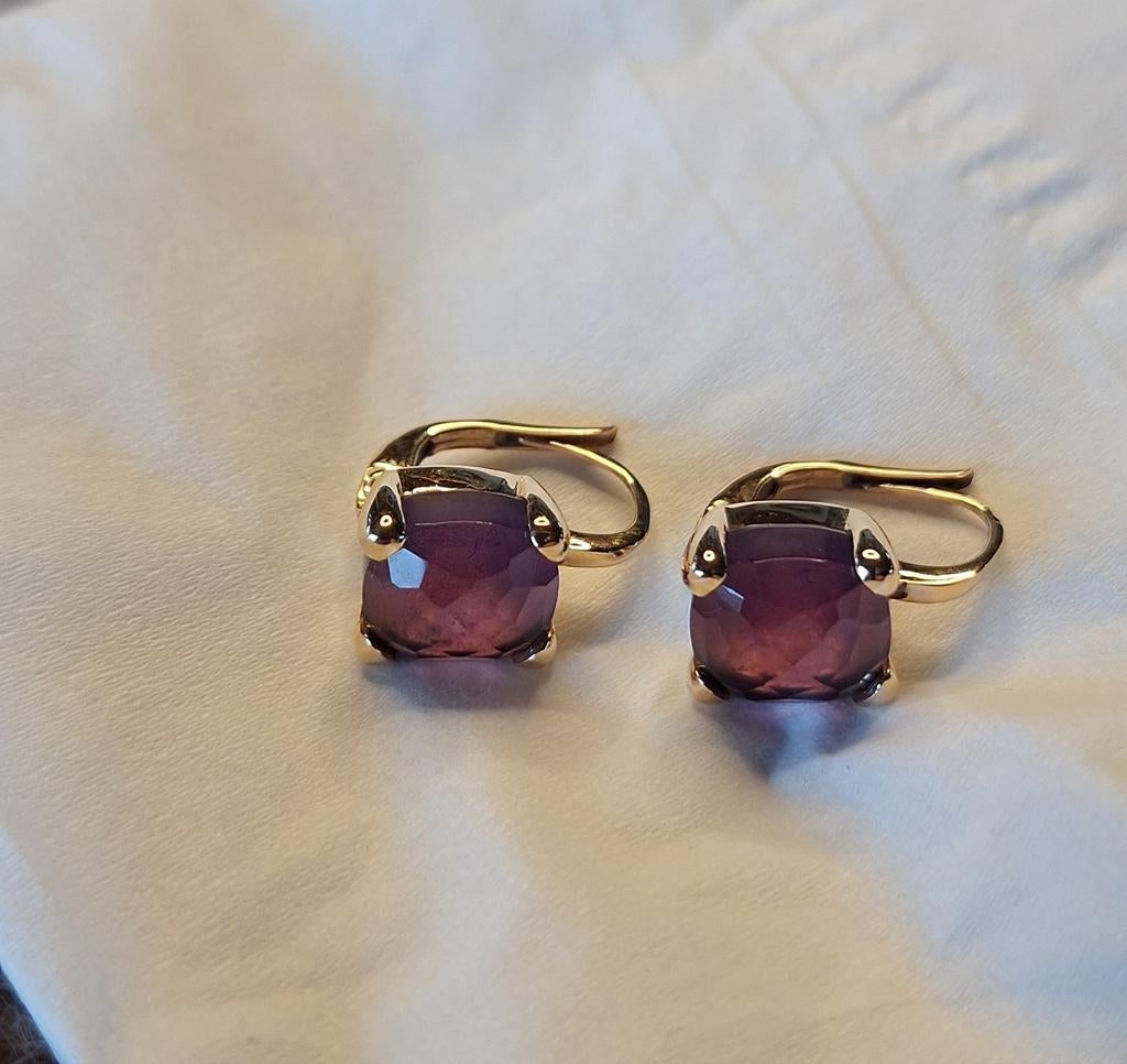 Gouden oorbellen met steen, Ophalen