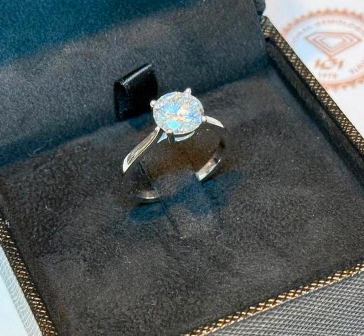Witgouden ring met diamant van 2.10ct met certificaat nieuw!, Bijoux, Sacs & Beauté, Bagues, Neuf, Femme, 17 à 18, Or, Avec pierre précieuse