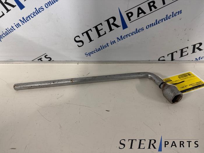 Clé pour écrous de roue d'un Mercedes C-Klasse, Autos : Pièces & Accessoires, Autres pièces automobiles, Mercedes-Benz, Utilisé