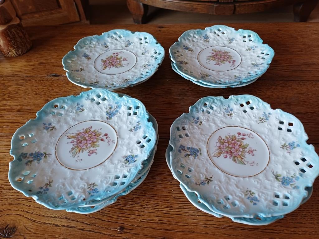 Petites assiettes anciennes en porcelaine, Enlèvement