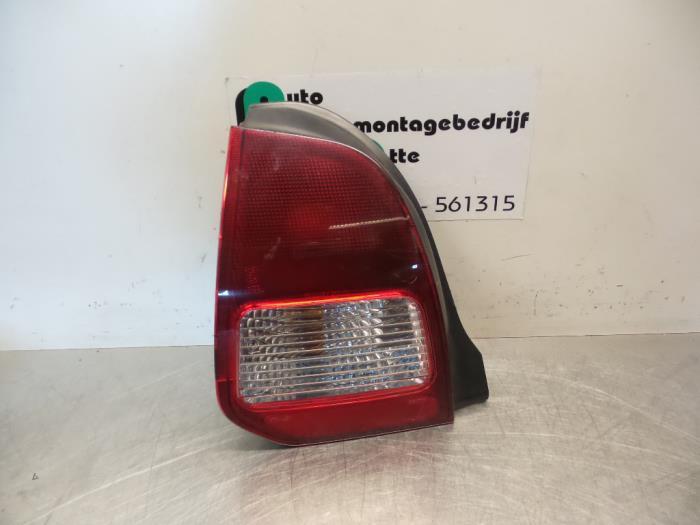 Feu arrière gauche d'un Mitsubishi Colt (Colt 96-), Autos : Pièces & Accessoires, Éclairage, Mitsubishi, Utilisé, Enlèvement ou Envoi