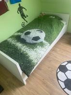 Eén persoonsbed incl lattenbodem, matras & 2 bureautjes, Ophalen, Gebruikt, Lattenbodem