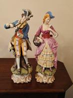 2 bij elkaar horende beeldjes, Enlèvement