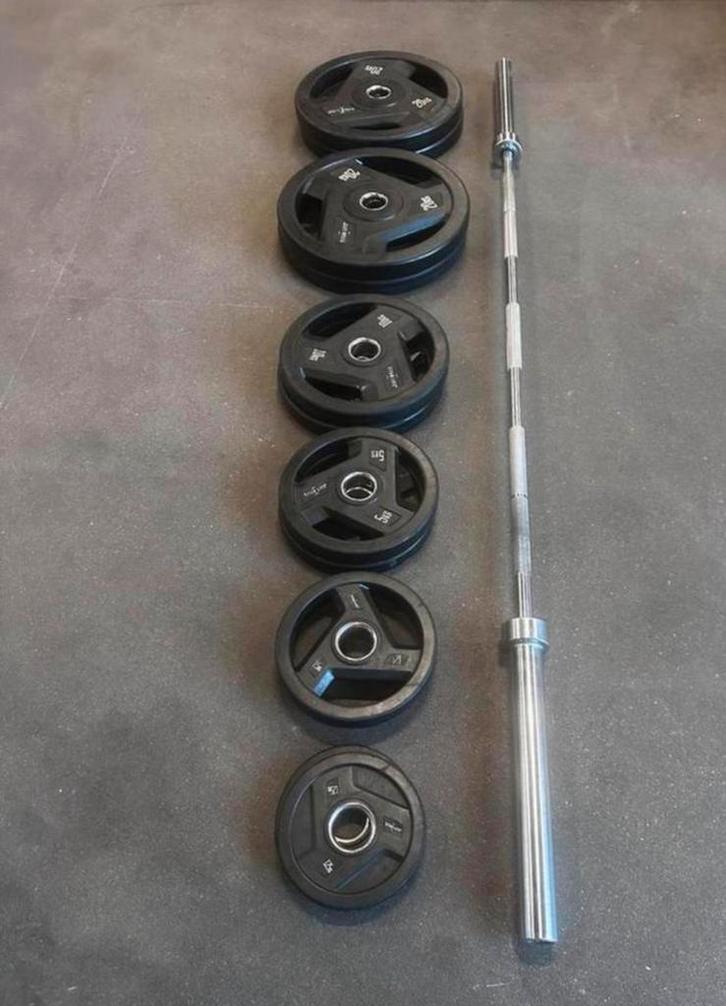 117,5kg Rubberen Olympische Gewichten + Olympische Barbell, Sport en Fitness, Fitnessmaterialen, Gebruikt, Halterschijven, Ophalen
