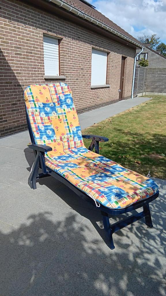 Ligbed verstelbaar + kussen, Jardin & Terrasse, Chaises longues, Enlèvement, Comme neuf, Plastique, Mobile