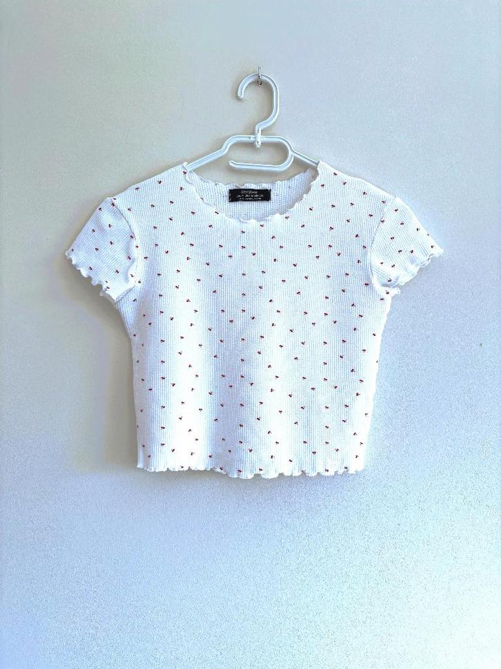 Bershka cherry crop top – maat M (valt als S) – katoenmix, Kleding | Dames, Topjes, Zo goed als nieuw, Maat 36 (S), Wit, Korte mouw