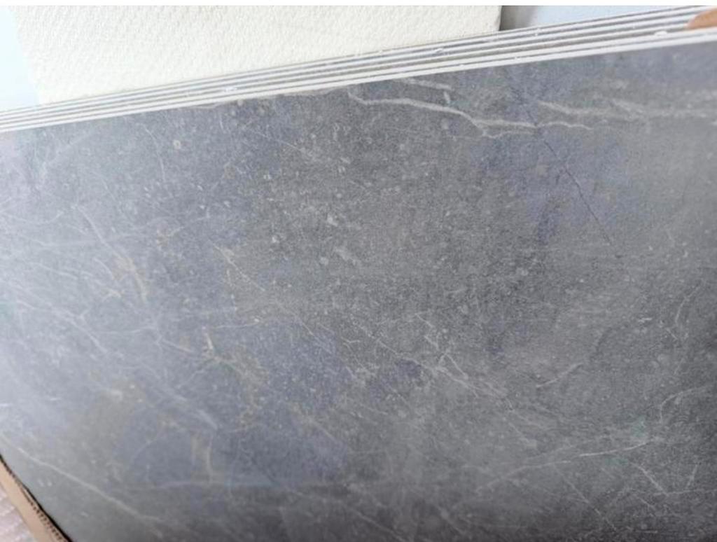 Grijze tegel, Ophalen, Zo goed als nieuw