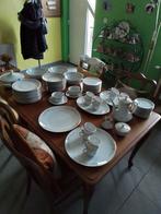 service de table en porcelaine complet 12 personnes 73 p., Antiquités & Art, Enlèvement