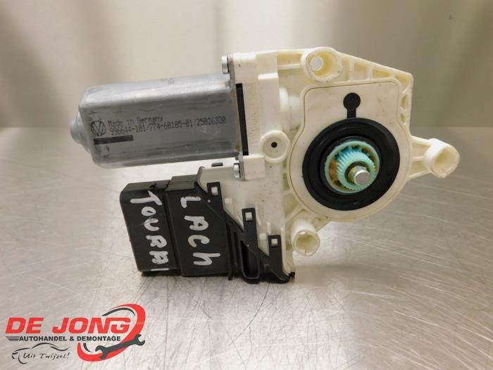 Moteur de vitre portière d'un Volkswagen Touran, Autos : Pièces & Accessoires, Carrosserie & Tôlerie, Volkswagen, Utilisé, 3 mois de garantie