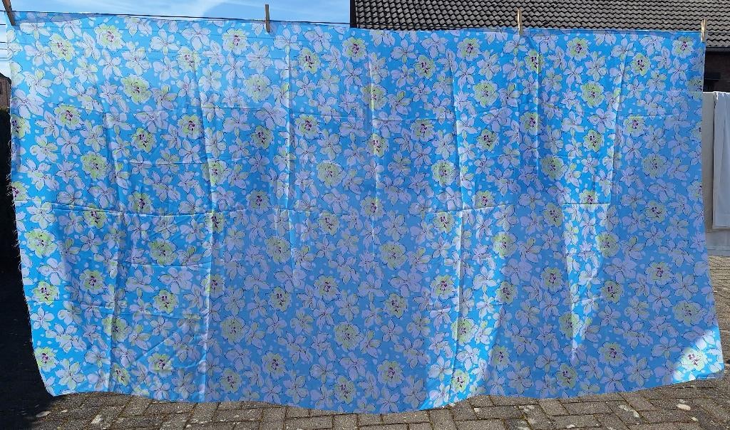 Gebloemde stof, Hobby en Vrije tijd, Stoffen en Lappen, Nieuw, Overige materialen, 120 cm of meer, 200 cm of meer, Blauw, Ophalen of Verzenden