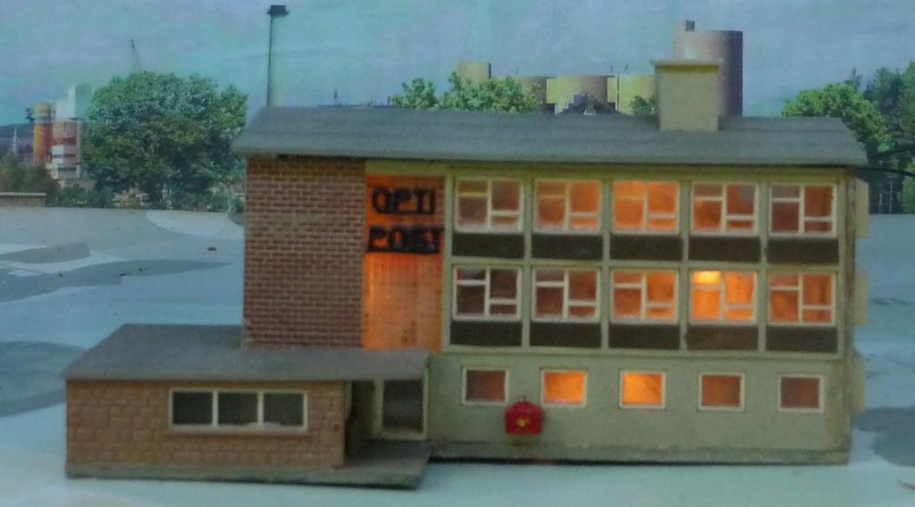 Vollmer 5605 Kantoorgebouw met verlichting, Hobby & Loisirs créatifs, Autres marques, Enlèvement, Utilisé, Pont, Tunnel ou Bâtiment