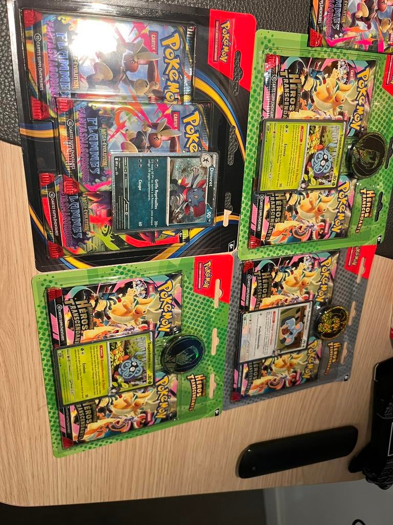 ETB pokémon, Hobby & Loisirs créatifs, Jeux de cartes à collectionner | Yu-gi-Oh!, Comme neuf, Enlèvement ou Envoi