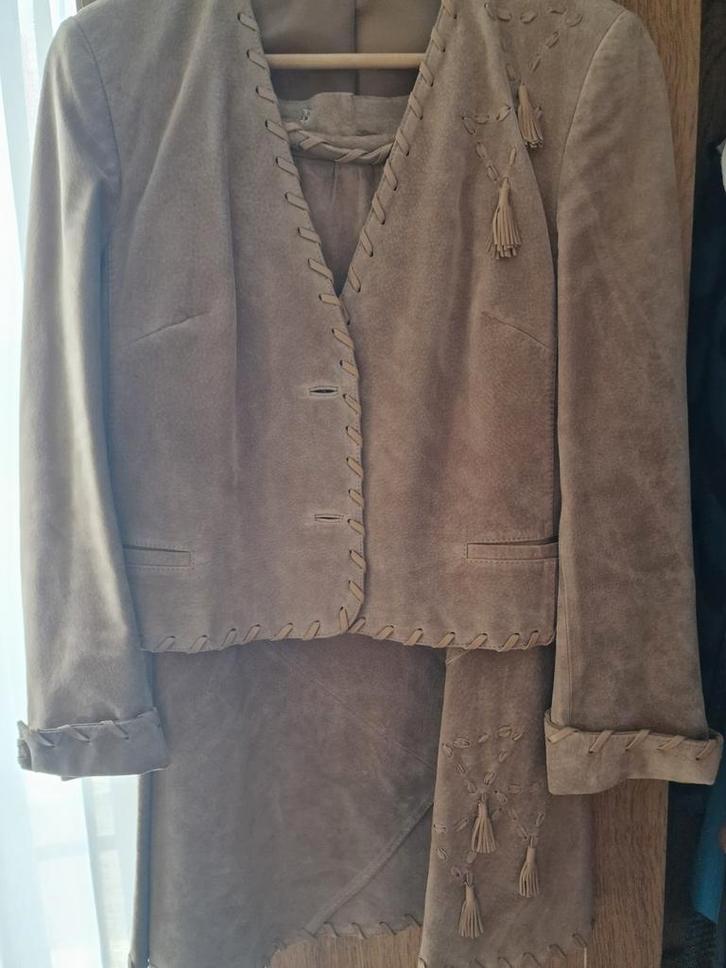 Suede pakje echt leer, Kleding | Dames, Jasjes, Kostuums en Pakken, Jasje, Maat 38/40 (M), Bruin, Ophalen of Verzenden