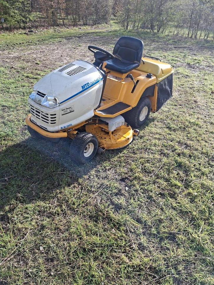 Cub Cadet Zitmaaier met 2-cilinder Briggs & Stratton Motor, Jardin & Terrasse, Tondeuses à gazon, Utilisé, Tondeuses à gazon à essence