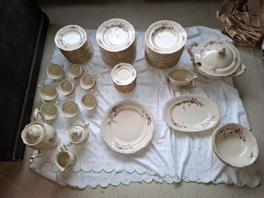 130-delig servies Tułowice – 18-pers + Enorme Reserve, Ophalen